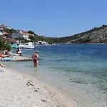 With A Parking Space Vinisce, Trogir - 14407 Vinisce