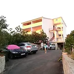 With A Parking Space Vinisce, Trogir - 14407