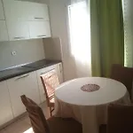 With A Parking Space Vinisce, Trogir - 14407 Apartman Vinisce