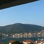 With A Parking Space Vinisce, Trogir - 14407 Vinisce