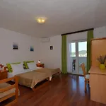 Apartman With A Parking Space Vinisce, Trogir - 14407