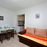 Apartman With A Parking Space Vinisce, Trogir - 14407