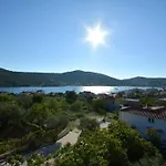 With A Parking Space Vinisce, Trogir - 14407 Apartman Vinisce